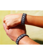 Unique handmade bracelets and bracelets made of stingray skins, cowhide interiors, with sealed and waxed edges, with twin screw closures to give them the most comfortable distance for your wrist